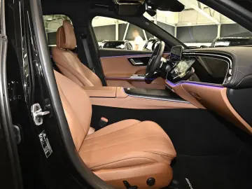 MERCEDES-BENZ E 200 4M AMG Sport Advanced Superscree…