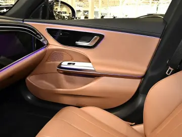 MERCEDES-BENZ E 200 4M AMG Sport Advanced Superscree…