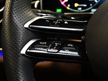 MERCEDES-BENZ E 200 4M AMG Sport Advanced Superscree…