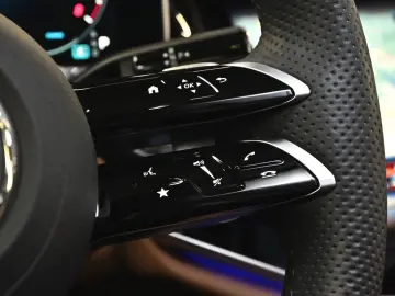 MERCEDES-BENZ E 200 4M AMG Sport Advanced Superscree…