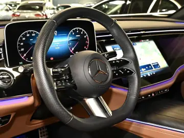 MERCEDES-BENZ E 200 4M AMG Sport Advanced Superscree…