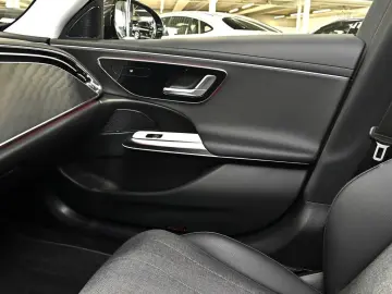 MERCEDES-BENZ E 300 e Avantgarde Advanced LED NAVI K…