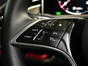 MERCEDES-BENZ E 300 e Avantgarde Advanced LED NAVI K…