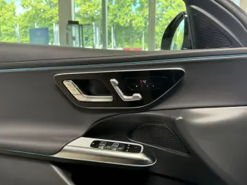 MERCEDES-BENZ E 220 d AVANTGARDE ADV.PLUS DLIGHT FAP…