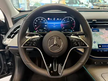 MERCEDES-BENZ E 220 d AVANTGARDE ADV.PLUS DLIGHT FAP…