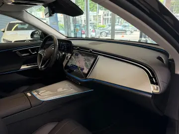 MERCEDES-BENZ E 220 d AVANTGARDE ADV.PLUS DLIGHT FAP…