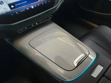 MERCEDES-BENZ E 220 d AVANTGARDE ADV.PLUS DLIGHT FAP…