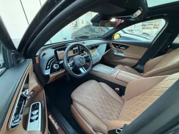 MERCEDES-BENZ E220d AMG PremPlus_Hinterachslenkung A…