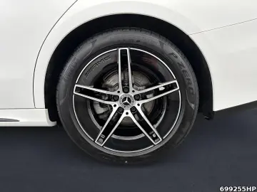 MERCEDES-BENZ E 220 d AMG Night PANO DISTRONIC KEYLE…