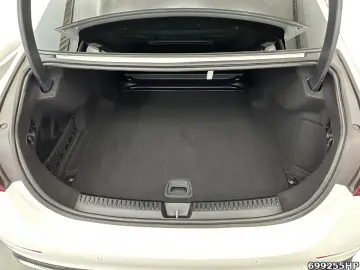 MERCEDES-BENZ E 220 d AMG Night PANO DISTRONIC KEYLE…