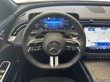 MERCEDES-BENZ E 220 d AMG Night PANO DISTRONIC KEYLE…