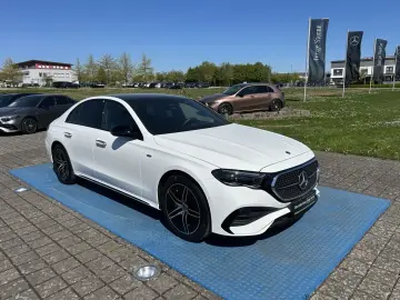 MERCEDES-BENZ E 300 de AMG NIGHT DIGI LIGHT MEMORY TOTW 360
