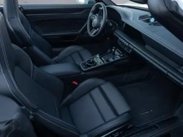 PORSCHE 911 Carrera 4 GTS Cabrio