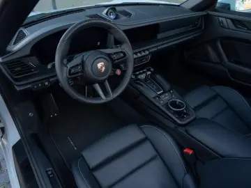 PORSCHE 911 Carrera 4 GTS Cabrio