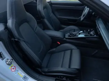 PORSCHE 911 Carrera 4 GTS Cabrio