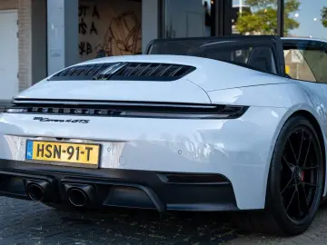 PORSCHE 911 Carrera 4 GTS Cabrio