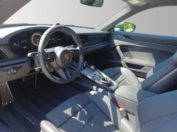 PORSCHE 911 Carrera 4 GTS