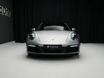PORSCHE 911 Carrera