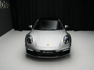 PORSCHE 911 Carrera