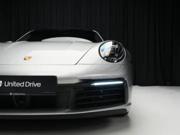 PORSCHE 911 Carrera