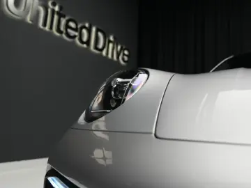 PORSCHE 911 Carrera