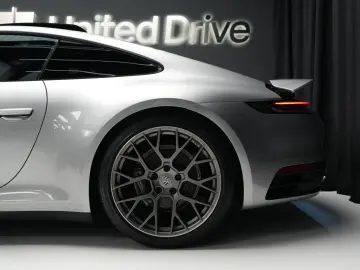 PORSCHE 911 Carrera