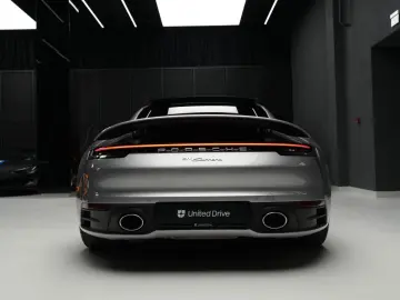PORSCHE 911 Carrera