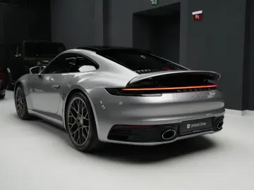 PORSCHE 911 Carrera
