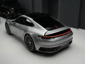 PORSCHE 911 Carrera