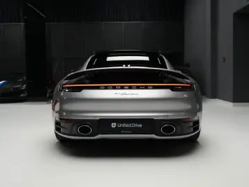 PORSCHE 911 Carrera