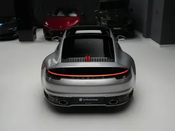 PORSCHE 911 Carrera