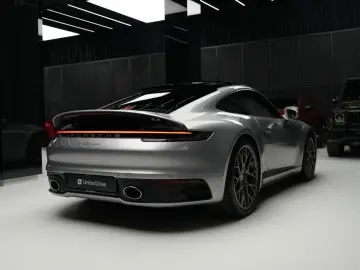 PORSCHE 911 Carrera