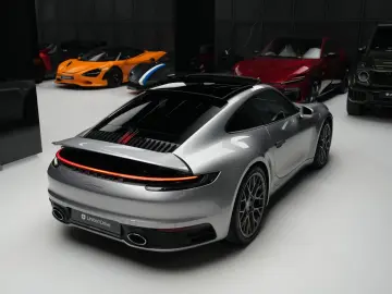 PORSCHE 911 Carrera