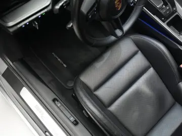 PORSCHE 911 Carrera