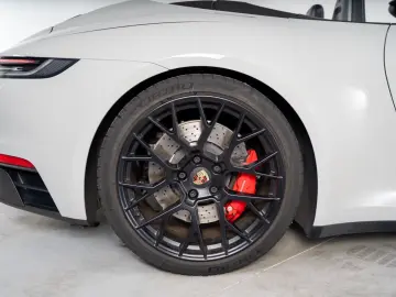 PORSCHE 911 Carrera 4 GTS Cabriolet