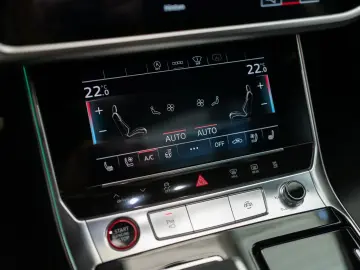 AUDI RS6 Performance Dynamik  OptikCarbon 22  305km h
