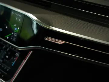 AUDI RS7 q. 2.H  22  Dynamik  Pano  S-AGA  Carbon