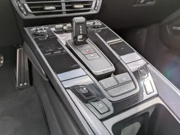 PORSCHE 911 Carrera 4 GTS Approved Matrix Bose 1. Hand