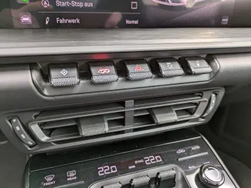 PORSCHE 911 Carrera 4 GTS Approved Matrix Bose 1. Hand