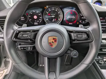 PORSCHE 911 Carrera 4 GTS Approved Matrix Bose 1. Hand