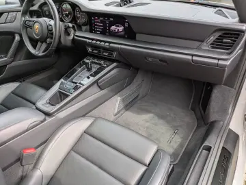 PORSCHE 911 Carrera 4 GTS Approved Matrix Bose 1. Hand