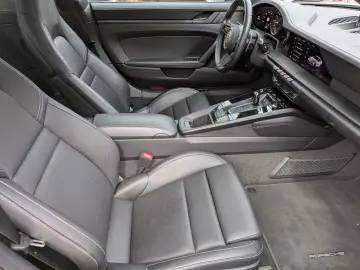 PORSCHE 911 Carrera 4 GTS Approved Matrix Bose 1. Hand
