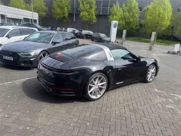 PORSCHE 992 Targa 4S LIFT Matrix Burmester3D Top Zustand