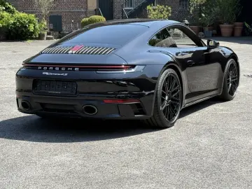 PORSCHE 992  911  Carrera 4S SPORTPAKET-ABGAS MATRIX LIF