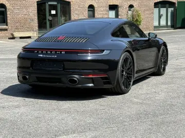 PORSCHE 992  911  Carrera 4S SPORTPAKET-ABGAS MATRIX LIF