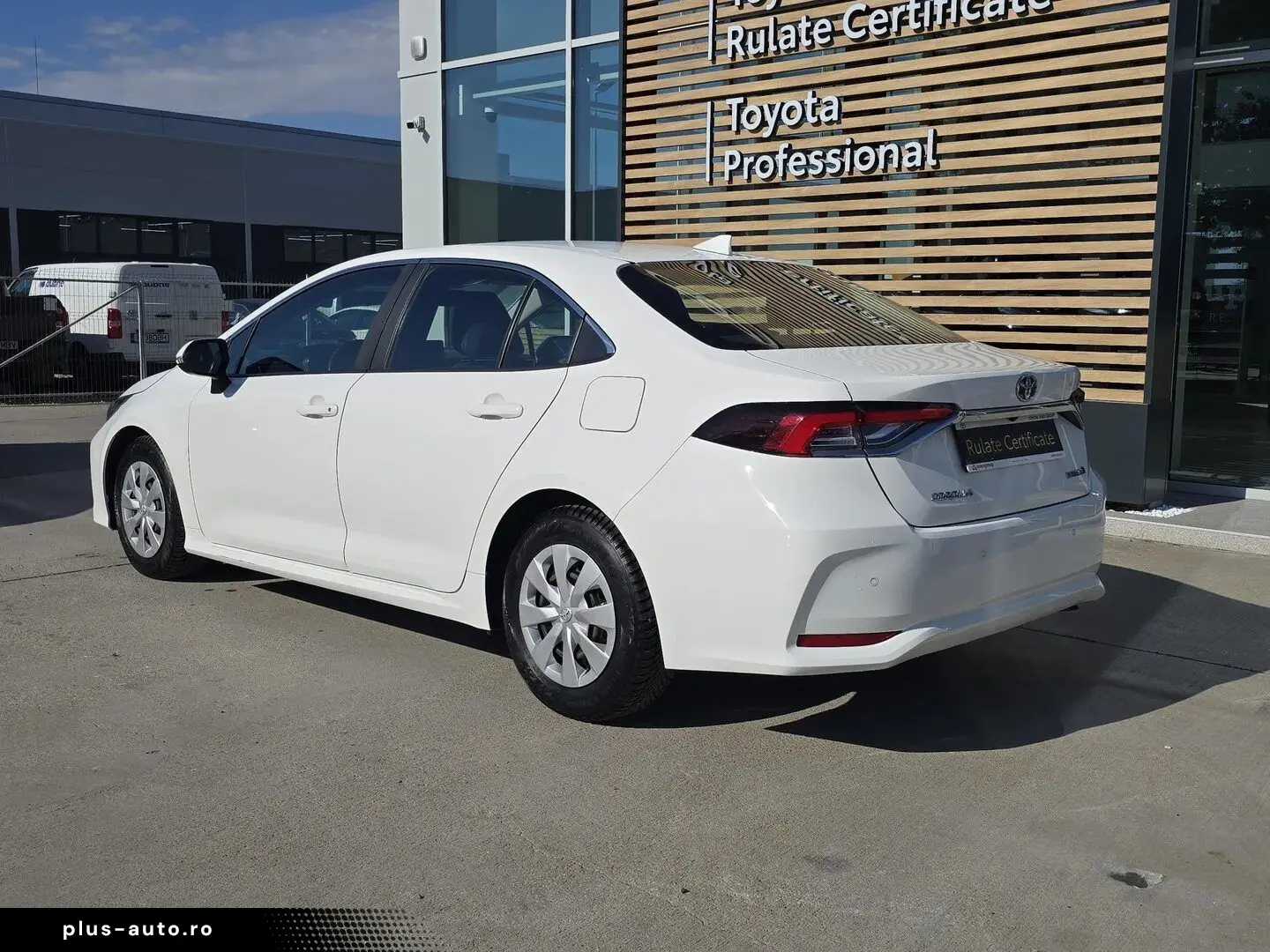 Toyota Corolla Hybrid - Business