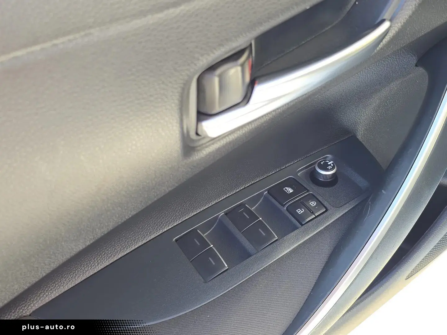 Toyota Corolla Hybrid - Business