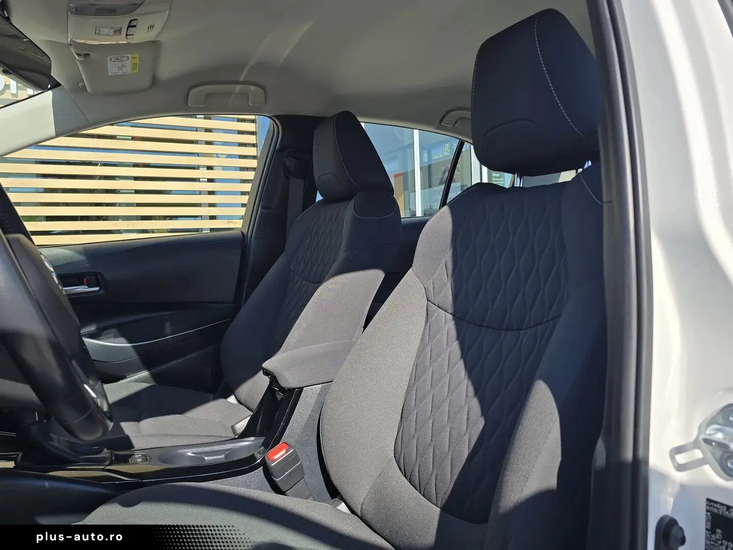 Toyota Corolla Hybrid - Business