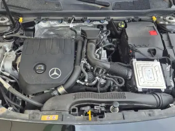 MERCEDES-BENZ CLA 200 Edition 2022 AMG Line  8-Fach