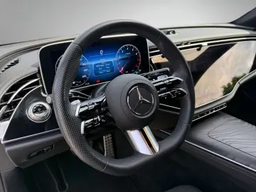 MERCEDES-BENZ E 200 Limousine AMG ADV.  Superscreen …